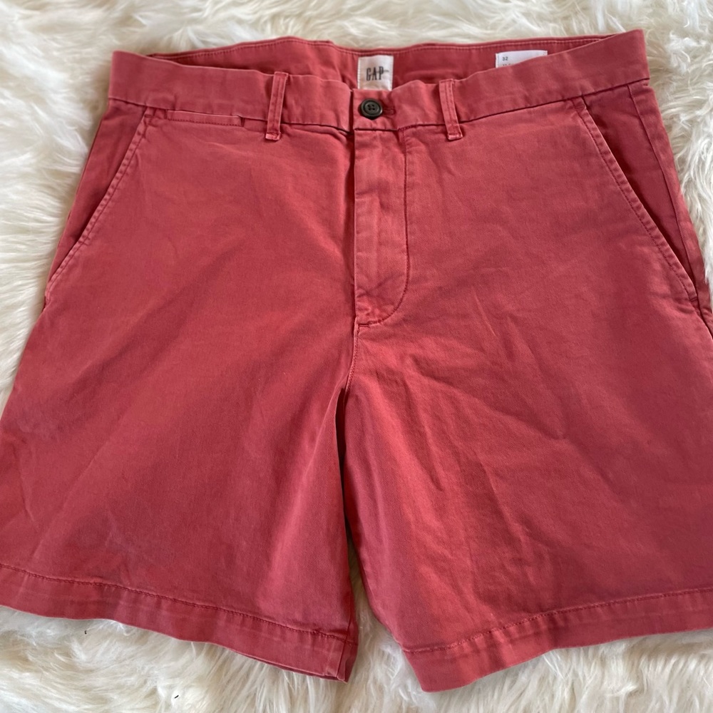 GAP 7” SHORTS IN A CORAL COLOR NWOT